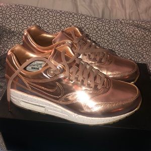 BRAND NEW, Never worn Nike ID Airmax